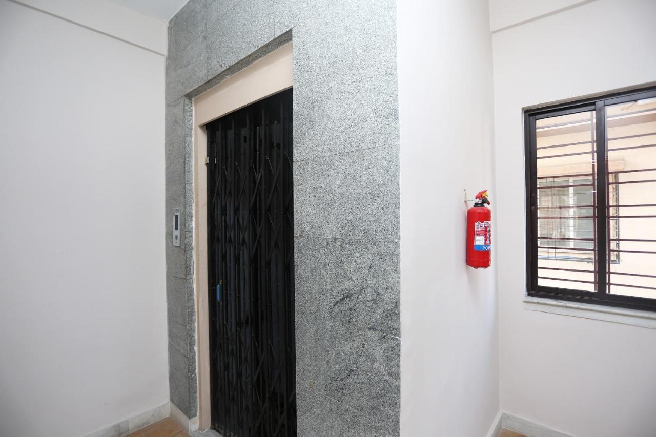Oyo 19855 B S Guest House Jādabpur Eksteriør bilde
