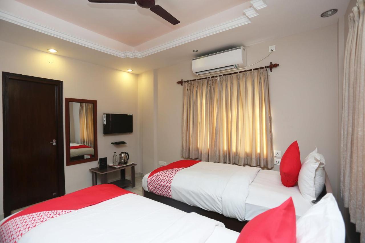 Oyo 19855 B S Guest House Jādabpur Eksteriør bilde